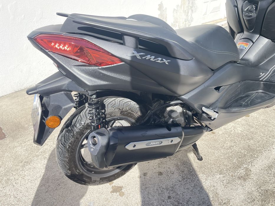 Yamaha X-MAX 300 (2023) - 15.000 km - Extras Premium (Bitubo)
