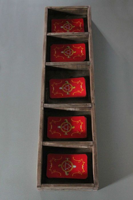 Подставка Деревянная для Карт ТАРО / TAROT в Винтажном Cтиле