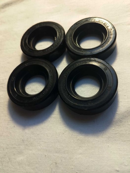 Манжети ( сальники )  1.2-20х40-1   (лот - 4 шт)