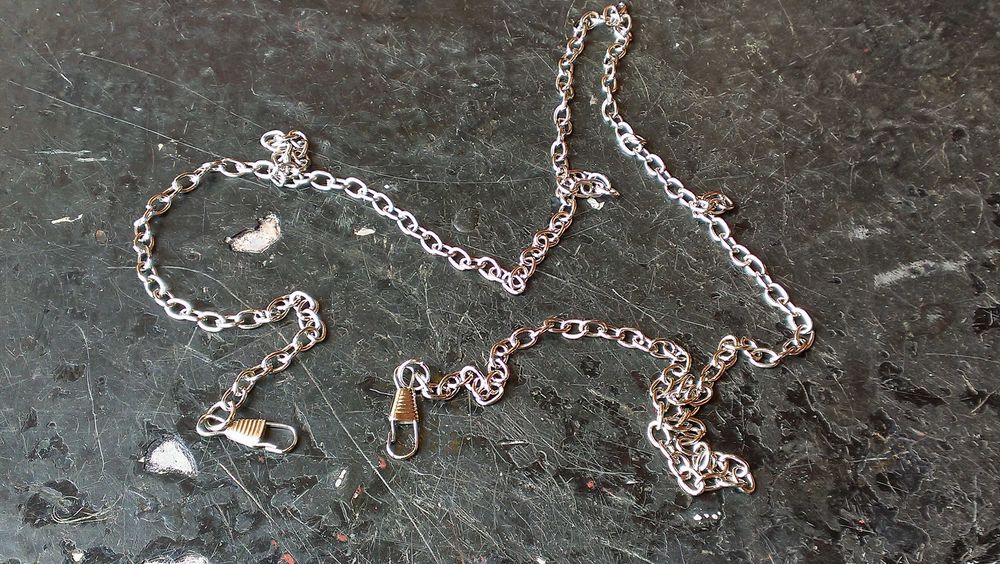 Стальной металлический ремешок для женских сумок с карабинами 1метр