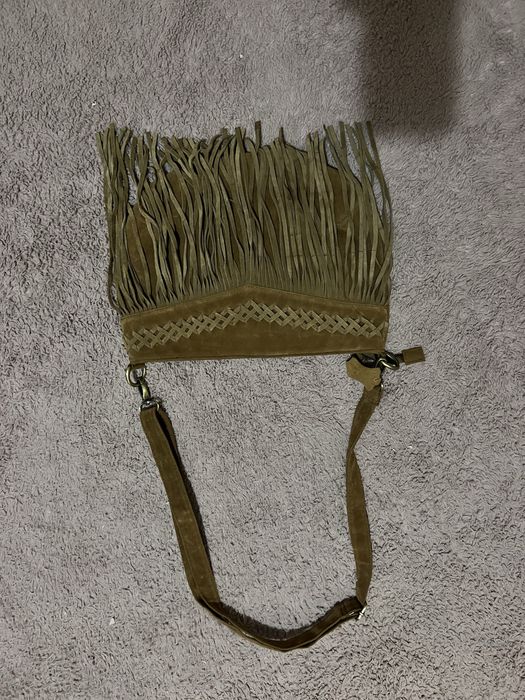 Mala trira colo com franjas.