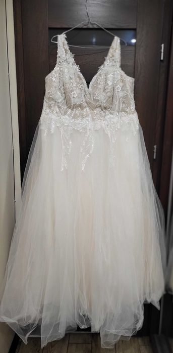 Suknia ślubna plus size