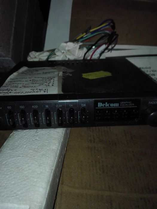 Amplificador / Equalizador DELCOM DBE-777 para Automóveis