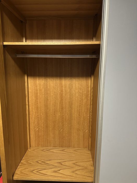 Guarda-roupa com espelho de corpo
