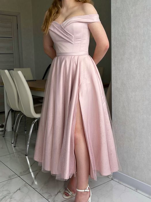 Елегантна випускна сукня кольору пудри