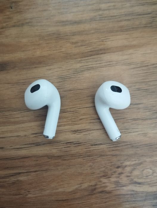 Продам бу навушники AirPods 3 без зарядного короба