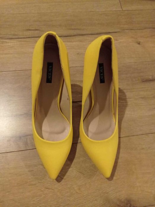 Szpilki, buty na koturnie i sandałki rozm. 39