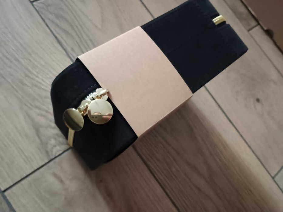 Kuferek na biżuterię czarny zamsz