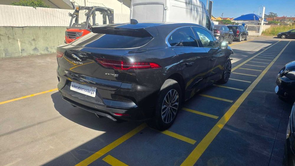 Jaguar I-Pace EV400 AWD   -   Salvado