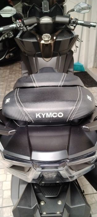 KYMCO Ak 550 como nova