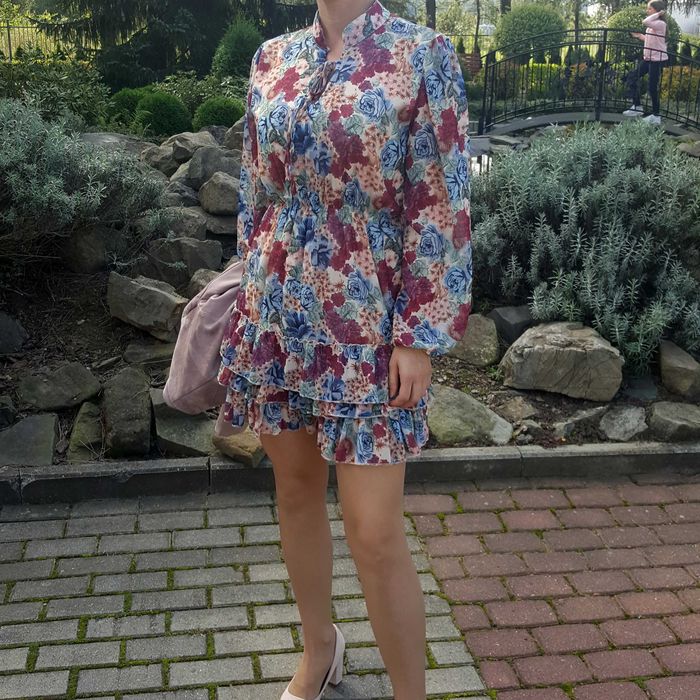 Modna sukienka,  Luzny Look falbanki Kwiaty S/M