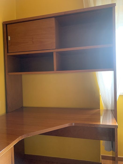 Large Desk, Like New64738772647170123