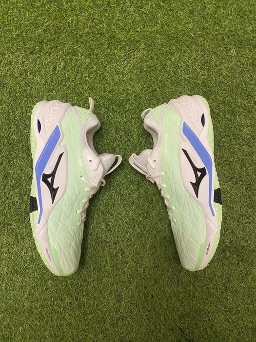 Волейбольні кросівки mizuno