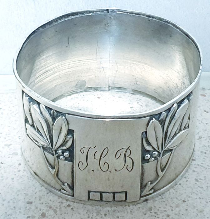 Linda antiga argola de guardanapo Arte Deco com banho em prata