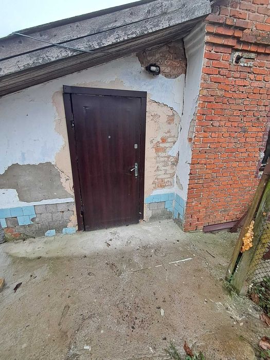 Продаж цегляного будинку