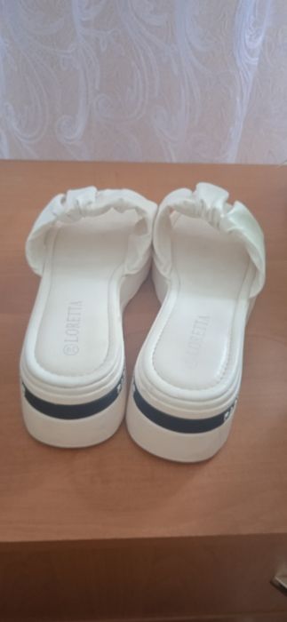 Шльопанці, босоніжки жіночі.