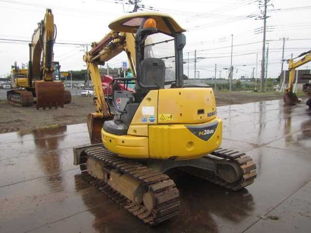 Экскаватор гуеничный Komatsu PC38UU-5