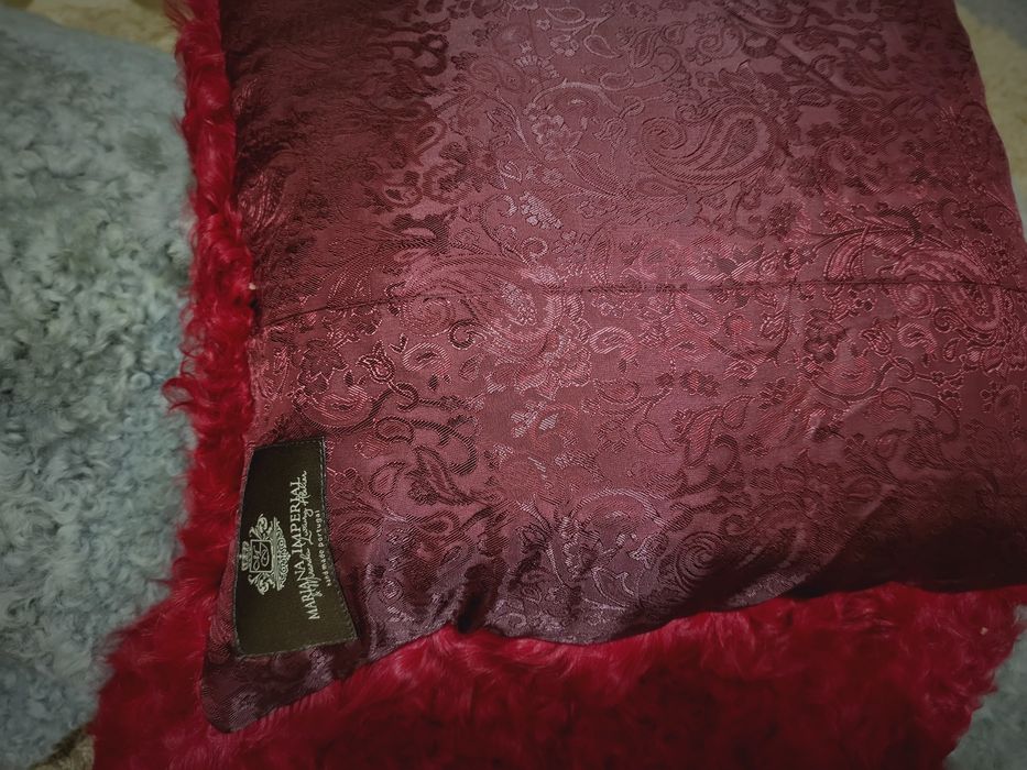 Almofada em pelo natural de Astracã com enchimento de viscoelastico