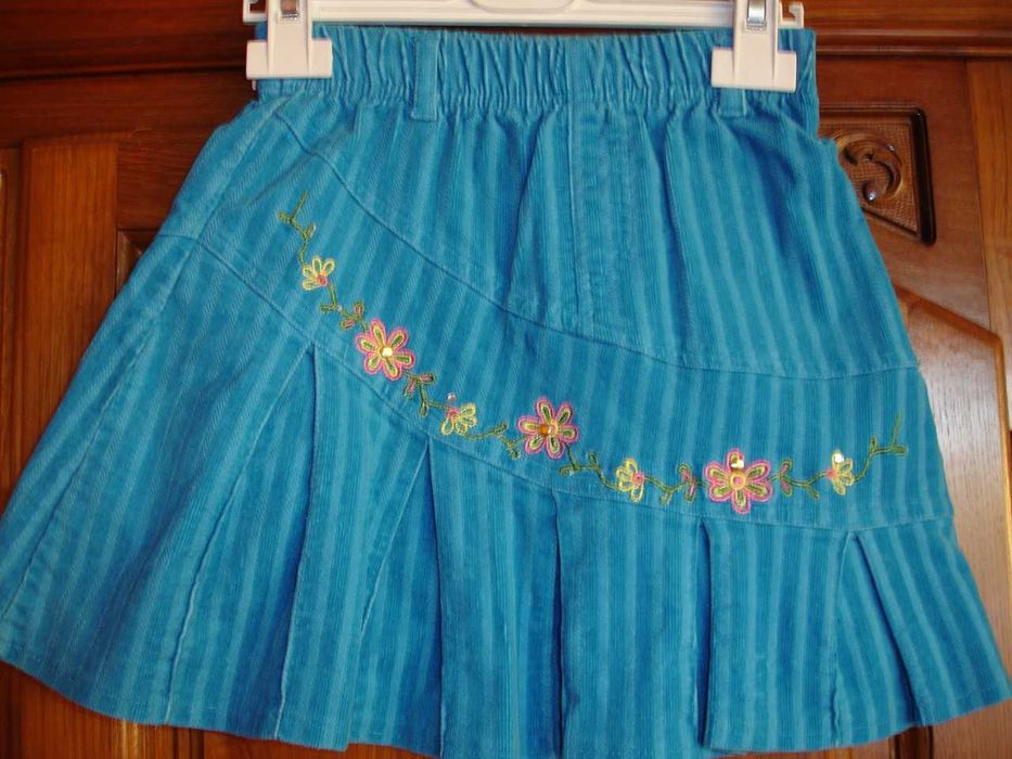 saias e t-shirts menina 6 anos