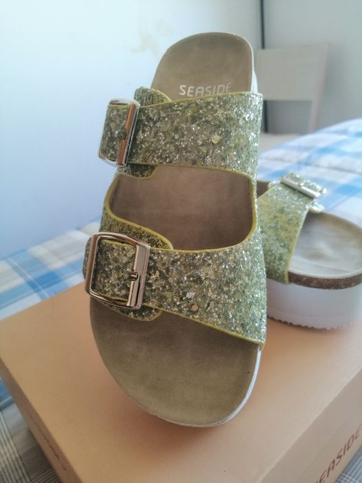 Sandália/chinelo brilhantes dourados Seaside Novo 37