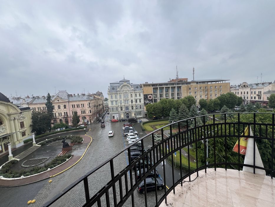 Продаж! Квартира з видом на драмтеатр — історичний центр міста