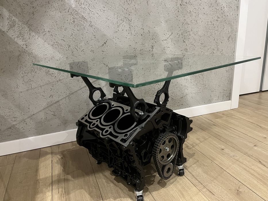 Stolik z silnika Maserati V6