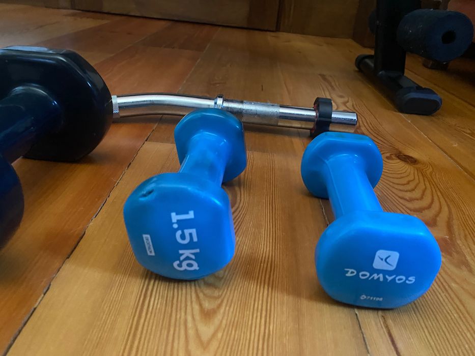 Conjunto de Banco de musculação, halteres e pesos