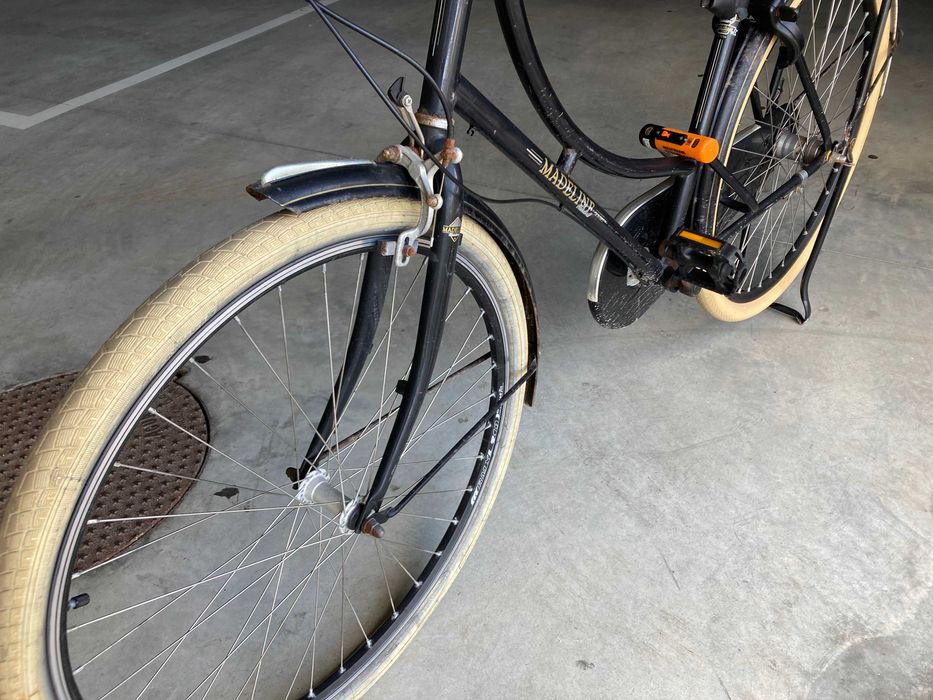 Bicicleta urbana estilo holandês – confortável e prática (com cesto)