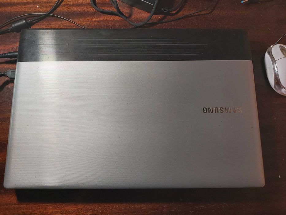 Ноутбук Samsung RV-520, 4 ядра Core-I5 по 2,3Ghz, SSD-128, 4-ОЗУ