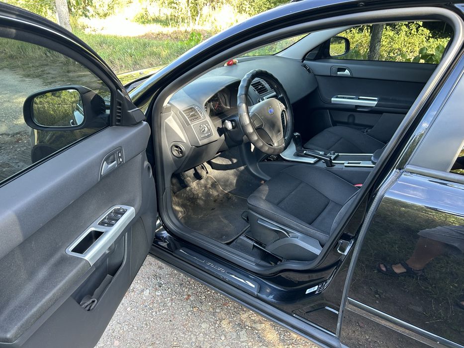 Volvo v50.  Вольво в50.