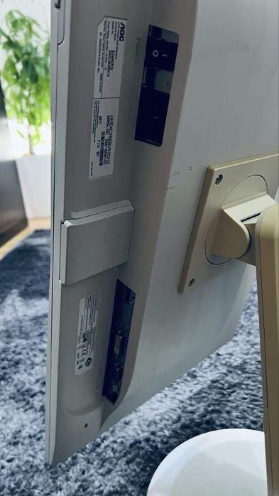 Monitor AOC 24”