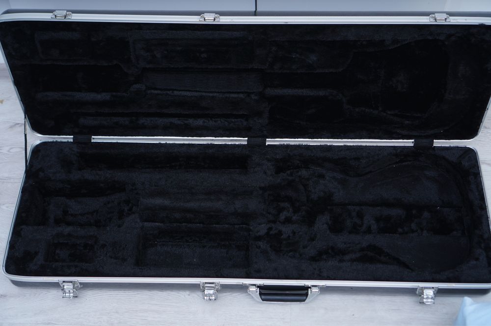 Ibanez premium carbon fiber deluxe molded case