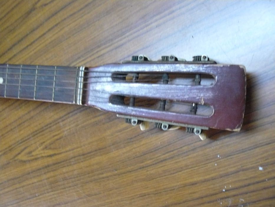 Stara gitara klasyk pudło ,,Defil,, z Lubina 1973 r.