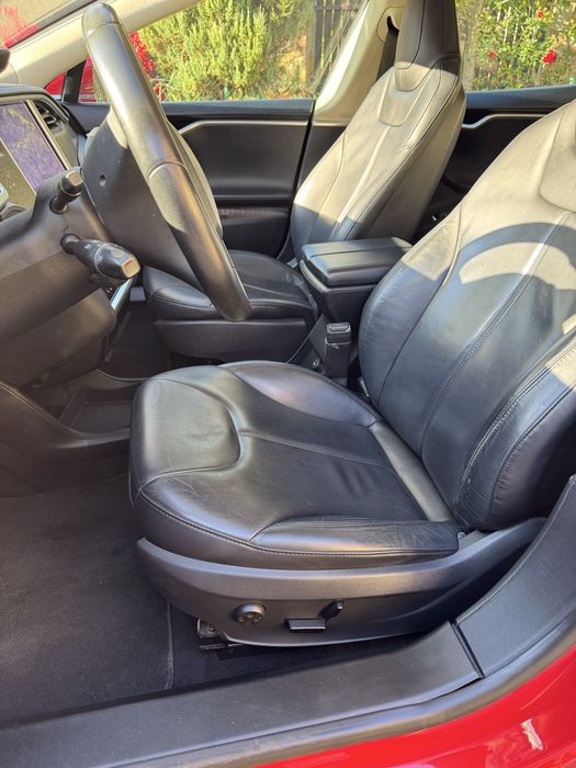 Tesla model S85 zarejestrowana zadbana