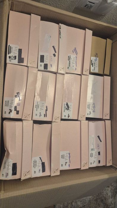 LOTE XICA DA SILVA - Lote 12 pares Xica da Silva, calçado feito em Portugal, novo em pele: sandálias, mules e ténis,  37 a 41, stock de fim de estação