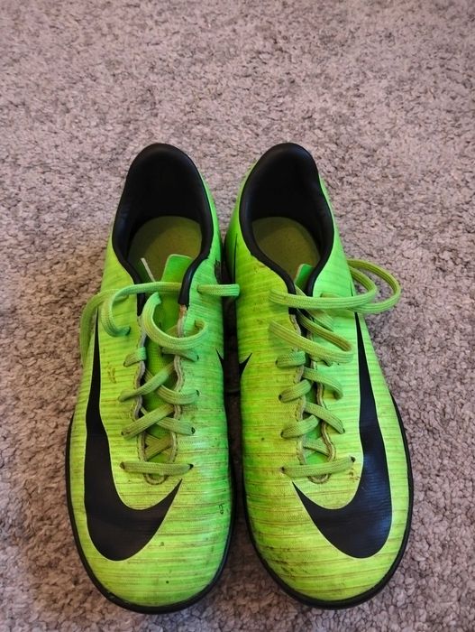 korki NIKE dziecięce buty do gry w piłkę rozmiar 33
