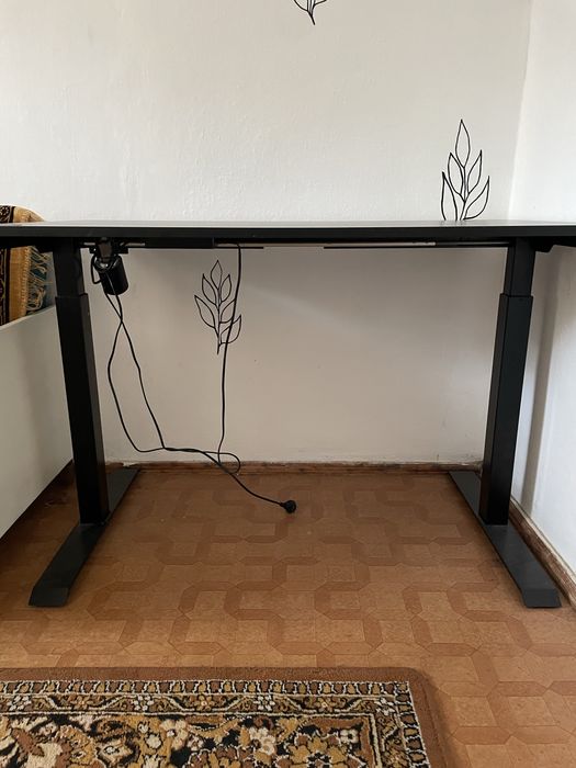 Компʼютерний  стіл з регулірованою висотою E-table Universa, чорний (