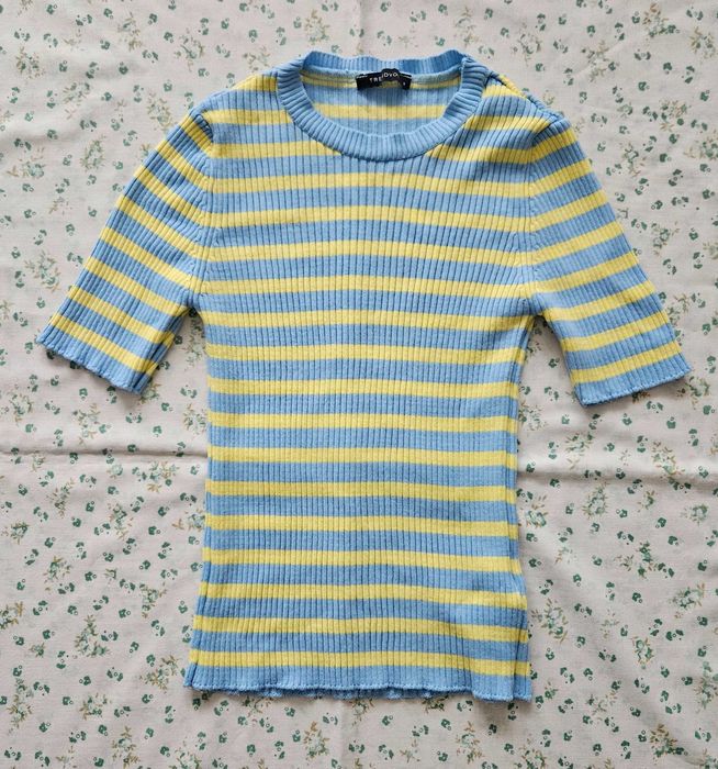 Sweter z krótkim rękawem w paski niebiesko-żółte S Trendyol