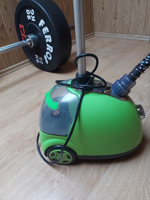 Stacja parowa stojąca do ubrań parownica