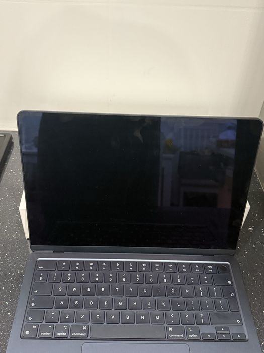 Apple McBook Air 13,6” M2 8-core/8Gb Ram/256GB SSD/ kolor Pólnoc