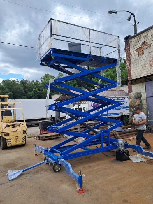Підйомник на колесах, висота 8 метрів