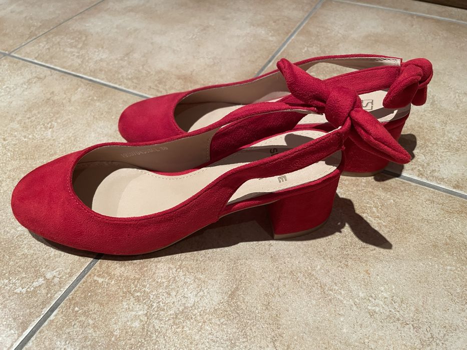 Sapatos e sandalias como novos