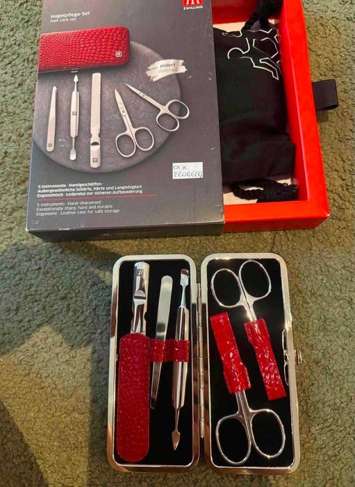 Zestaw podróżny do manicure Zwilling Classic Inox 5 elementów czerwony  22066(6)
