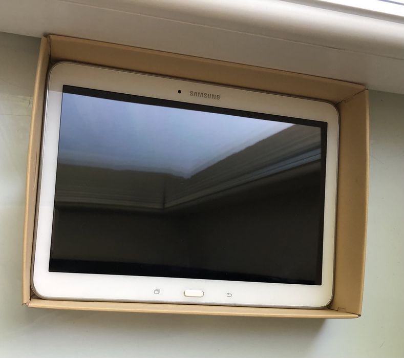 Планшет Samsung GALAXY Tab 4