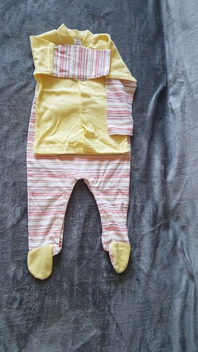 Nowy komplet niemowlęcy