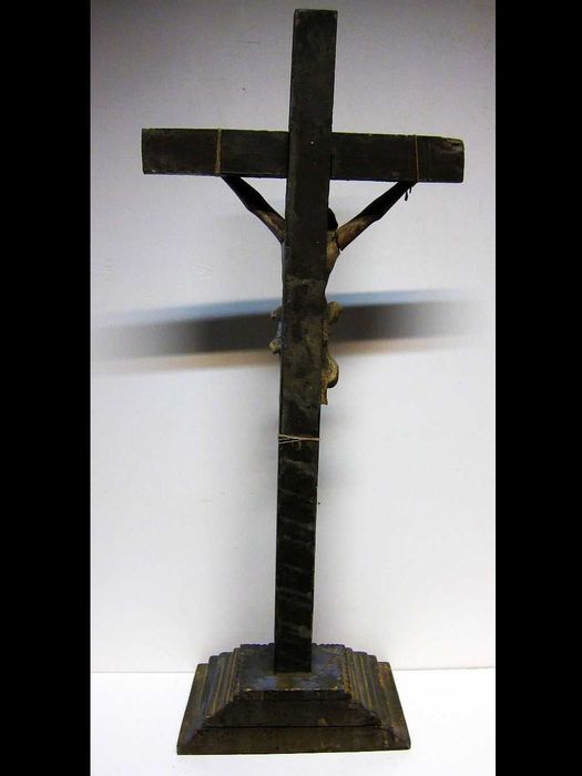 grande antigo crucifixo de pé com Cristo-madeira esculpida policromada