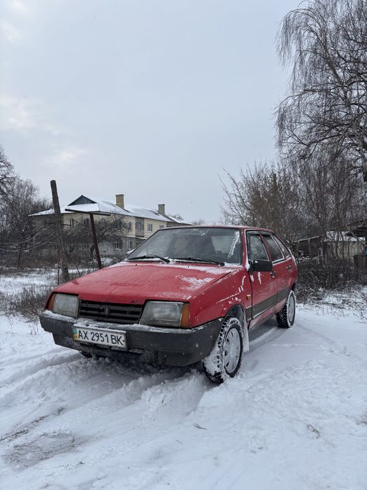 Продам ваз 2109 1.3 газ Бенз , газ вписан в тех паспорт 
Передние стеклоподъемники, торпеда с 15, сиденья с иномарки ,ЛЕД свет ! 
Новый акамулятор 1 год гарантии !
Есть страховка до 09.06.2026
На уверенном ходу залит антифриз 
Слабые тормоза