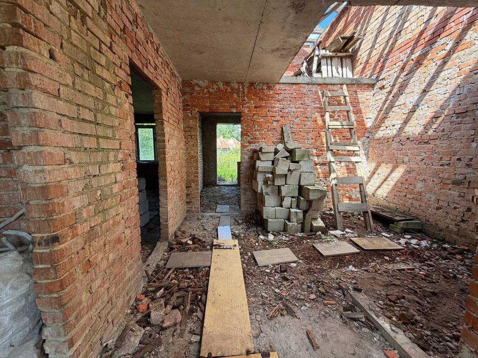 Земельна ділянка с. Микитинці із незавершеним будівництвом