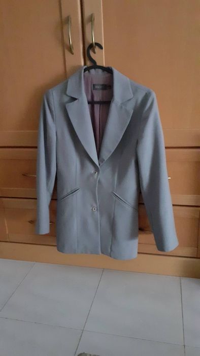 Blazer cinzento cintado ( Mango )