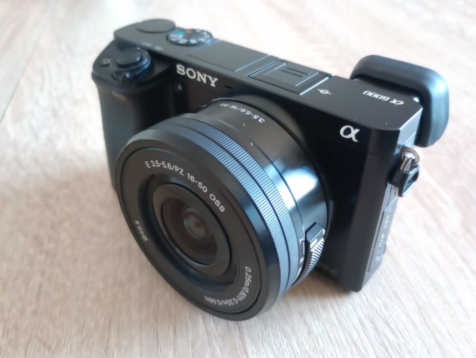 Sony a6000 + obiektyw 16 - 50 mm
